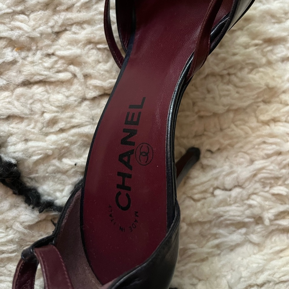 CHANEL Black and Burgundy Heels - Picture 3 of 6